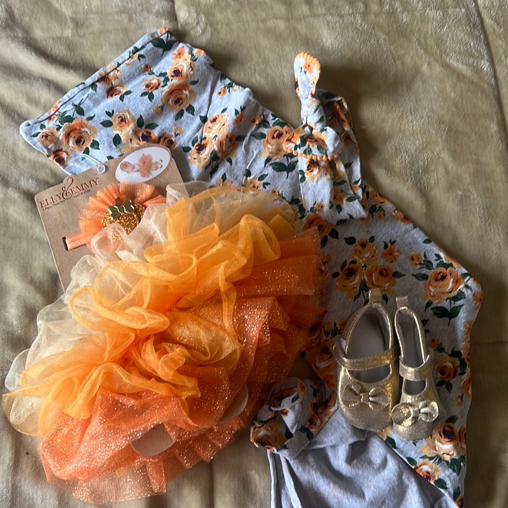 Newborn photo outfits